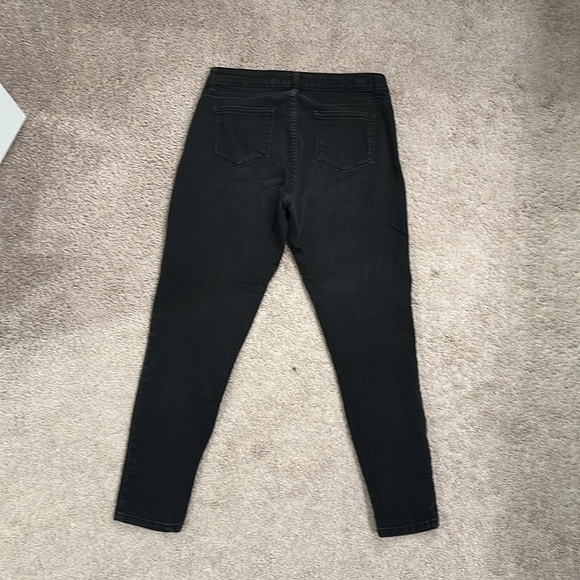 Pair of women’s skinny jeans - Picture 8 of 8